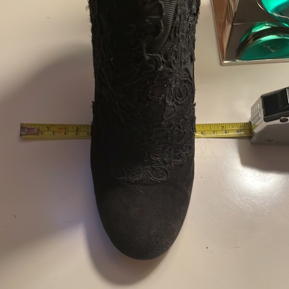 Black boots - Picture 10 of 10